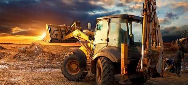 Tractopelle sur un chantier